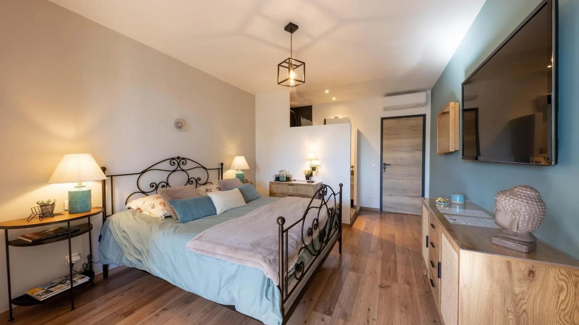 Holiday home Deluxe Room With Garden Pool And Sea View Nice