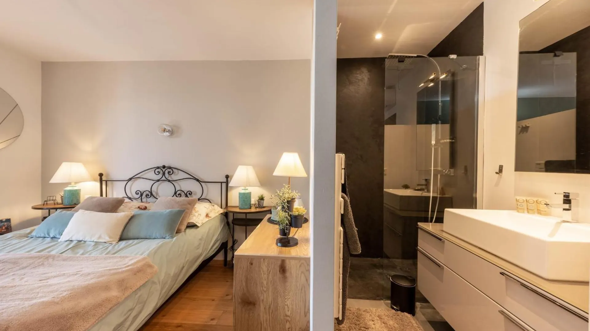 Deluxe Room With Garden Pool And Sea View Nice Holiday home